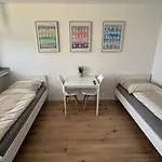 Monteur & Messezimmer בית אירוח *